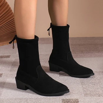 2023 Новая обувь, женские ботинки с завязками сзади, зимние однотонные замшевые туфли с острым носком, женские модные ботинки на коротком бочкообразном массивном каблуке.